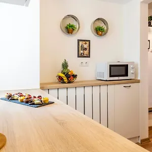 Piata Victoriei By Mrg Apartament